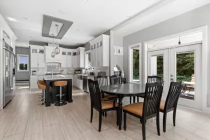 Kitchen Island Photo of 2 7854 Brookwood Place, Chilliwack, BC