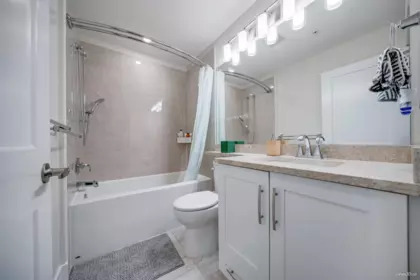 Hallway Photo of 114 11077 Ravine Road, Surrey, BC