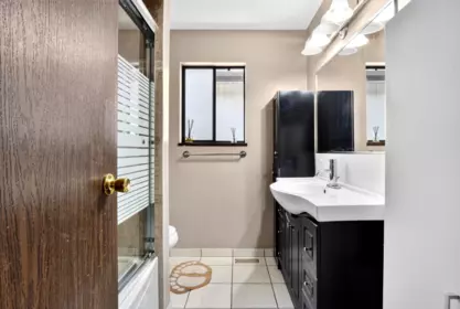 Primary Bathroom Photo of 2871 E 18th Avenue, Vancouver, BC