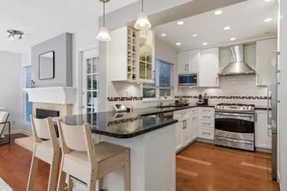 Kitchen Island Photo of 3385 W 8th Avenue, Vancouver, BC