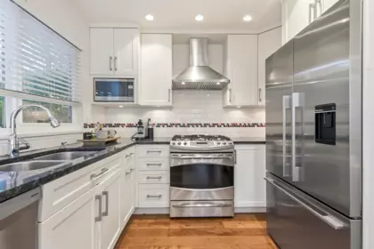 Kitchen Photo of 3385 W 8th Avenue, Vancouver, BC