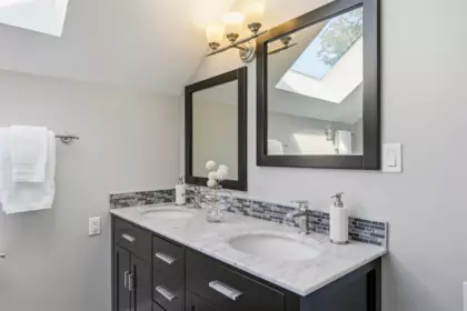 Powder Room Photo of 3385 W 8th Avenue, Vancouver, BC