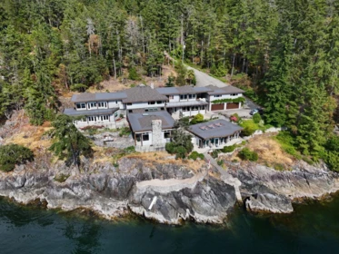 11579 Sunshine Coast Highway, Halfmoon Bay, BC, Halfmoon Bay — Single Family Residence for sale