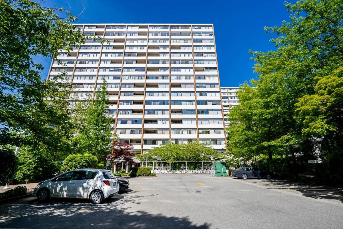 Living Room Photo of 1511 6631 Minoru Boulevard, Richmond, BC