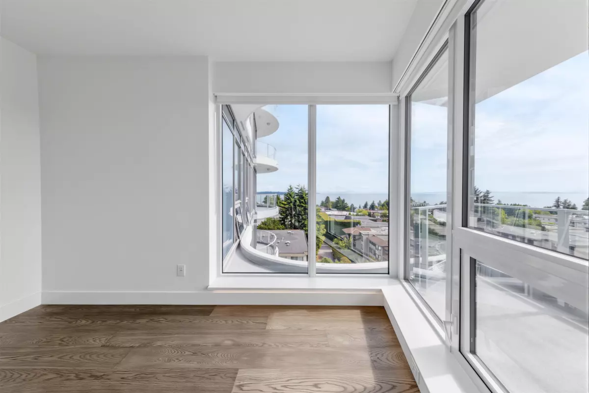 Family Room Photo of 606 1475 Foster Street, Surrey, BC