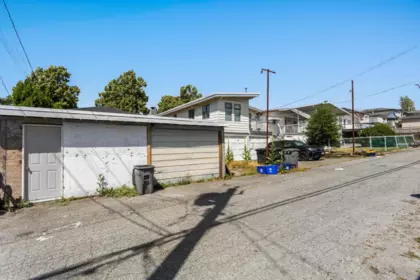 Front Yard Photo of 3186 E 28th Avenue, Vancouver, BC