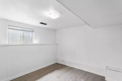 Hallway Photo of 3186 E 28th Avenue, Vancouver, BC