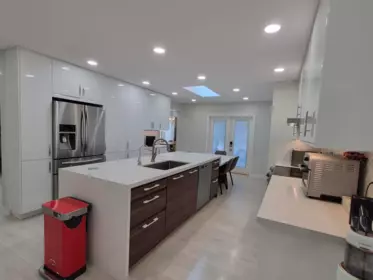 Kitchen Island Photo of 1858 Walnut Crescent, Coquitlam, BC
