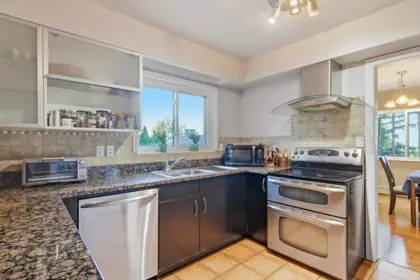 Breakfast Nook Photo of 2270 Dawes Hill Road, Coquitlam, BC