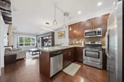 Kitchen Island Photo of 203 2664 Kingsway Avenue, Port Coquitlam, BC
