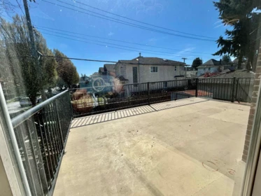 Hot Tub / Spa Photo of 1544 W 68th Avenue, Vancouver, BC