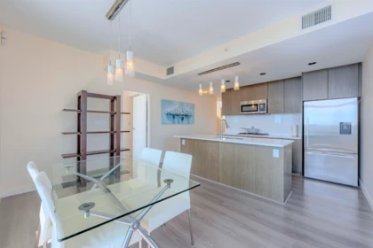 PH 1705 8677 Capstan Way, Richmond, BC, Richmond — Apartment/Condo for sale