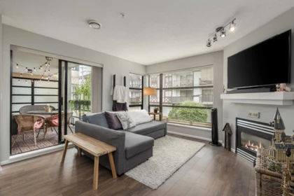305 124 W 3rd Street, North Vancouver, BC, North Vancouver — Apartment/Condo for sale