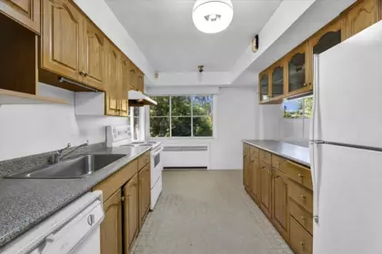 Breakfast Nook Photo of 5070 Willow Street, Vancouver, BC