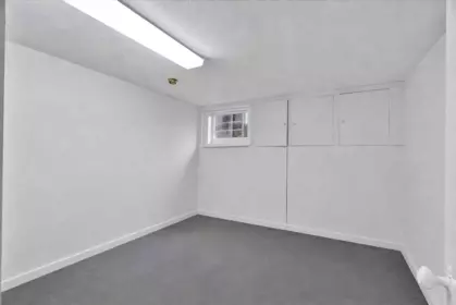 Hallway Photo of 5070 Willow Street, Vancouver, BC