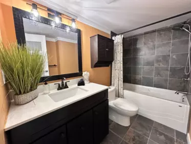 Hallway Photo of 817 31955 Old Yale Road, Abbotsford, BC