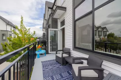 Front Yard Photo of 27 17555 57a Avenue, Surrey, BC