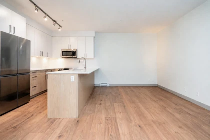 210 6968 Royal Oak Avenue, Burnaby, BC, Burnaby — Apartment/Condo for sale