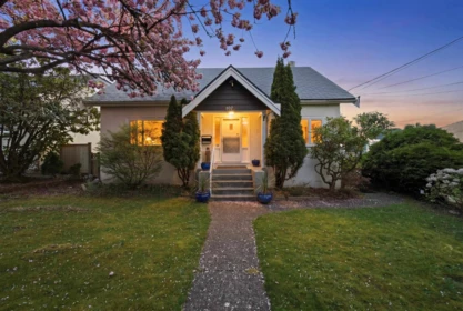 107 Seventh Avenue, New Westminster, BC, New Westminster — Single Family Residence for sale