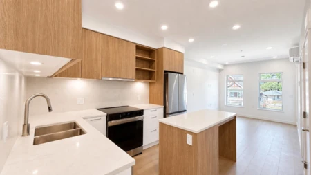 Living Room Photo of 408 82 First Street, New Westminster, BC