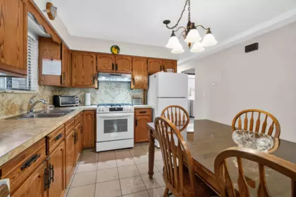 Kitchen Island Photo of 2739 E 8th Avenue, Vancouver, BC