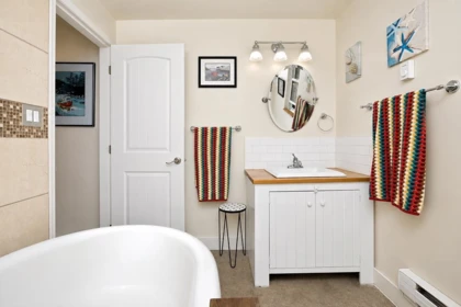 Basement Recreation Room Photo of 3131 Beach Avenue, Roberts Creek, BC