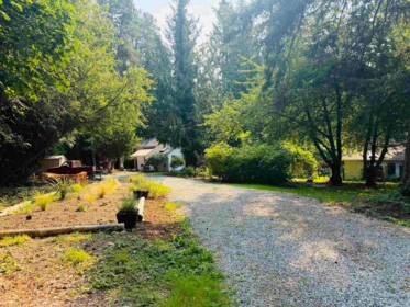 Garden / Landscaping Photo of 3131 Beach Avenue, Roberts Creek, BC