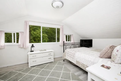 Hallway Photo of 3131 Beach Avenue, Roberts Creek, BC