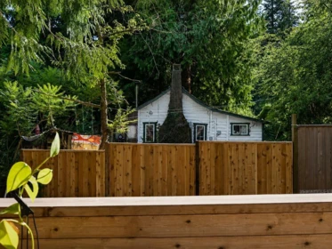 Hot Tub / Spa Photo of 3131 Beach Avenue, Roberts Creek, BC