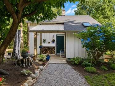 Kitchen Photo of 3131 Beach Avenue, Roberts Creek, BC