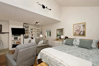 Office / Den Photo of 3131 Beach Avenue, Roberts Creek, BC