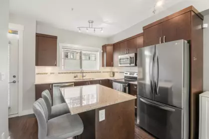 Family Room Photo of 1 838 Royal Avenue, New Westminster, BC