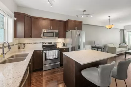 Kitchen Photo of 1 838 Royal Avenue, New Westminster, BC