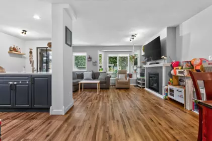 Kitchen Photo of 10 11950 232 Street, Maple Ridge, BC