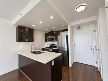 Kitchen Island Photo of 1605 4815 Eldorado Mews, Vancouver, BC