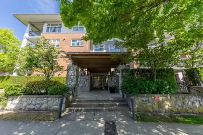 Living Room Photo of 408 995 W 59th Avenue, Vancouver, BC