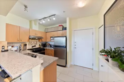 Primary Bathroom Photo of 408 995 W 59th Avenue, Vancouver, BC