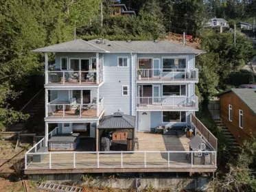 Hot Tub / Spa Photo of 5872 Deerhorn Drive, Sechelt, BC