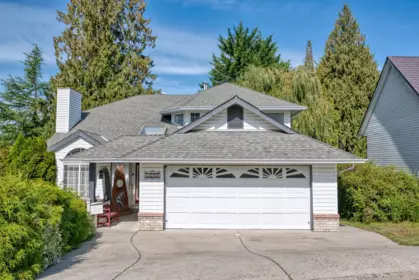 5818 Trail Avenue, Sechelt, BC, Sechelt — Single Family Residence for sale