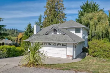 5818 Trail Avenue, Sechelt, BC, Sechelt — Single Family Residence for sale
