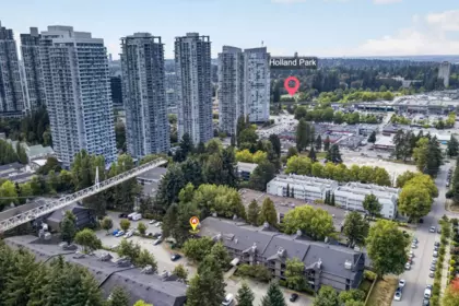 Front Yard Photo of 2114 13819 100 Avenue, Surrey, BC