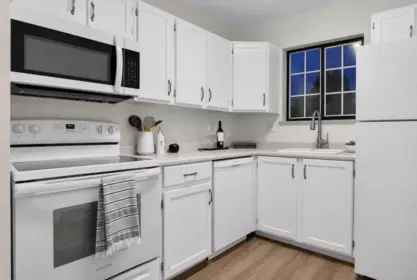 Kitchen Photo of 2114 13819 100 Avenue, Surrey, BC
