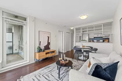 Kitchen Island Photo of 2607 928 Beatty Street, Vancouver, BC