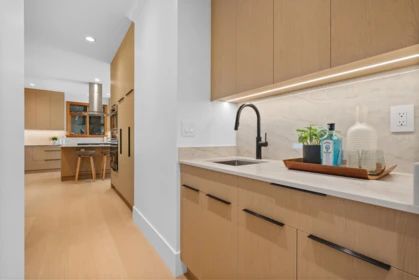 Kitchen Island Photo of 4812 Skyline Drive, North Vancouver, BC