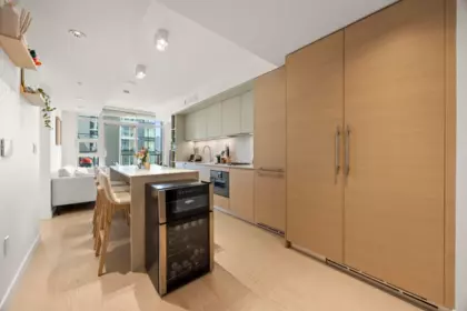 Kitchen Photo of 2007 1289 Hornby Street, Vancouver, BC