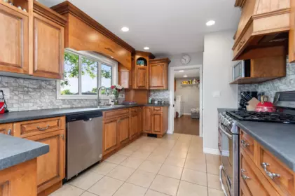 Breakfast Nook Photo of 10195 Gillanders Road, Chilliwack, BC