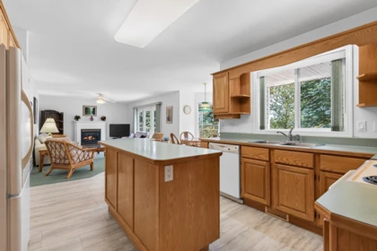 Kitchen Photo of 8630 Sunburst Place, Chilliwack, BC
