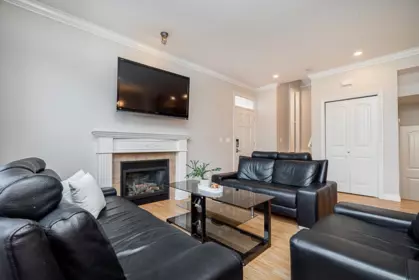 Kitchen Island Photo of 4 18055 70th Avenue, Surrey, BC