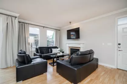 Kitchen Photo of 4 18055 70th Avenue, Surrey, BC