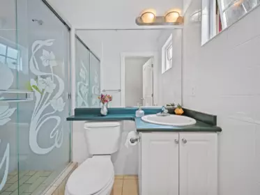 Guest Bathroom Photo of 533 E 8th Avenue, Vancouver, BC